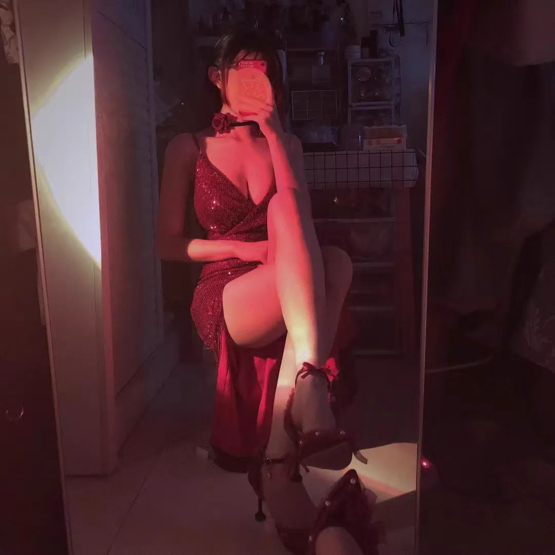 和妈妈的闺蜜开始淫乱生活